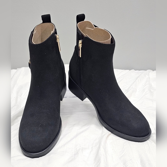 TOMMY HILFIGER Women's Black Suede Imiera Zippered Ankle Boots Size 9.5 NEW - Picture 3 of 11